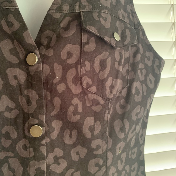 GUESS Fitted Shirt Dress Dark Gray Animal Print, Sz L - Picture 4 of 5
